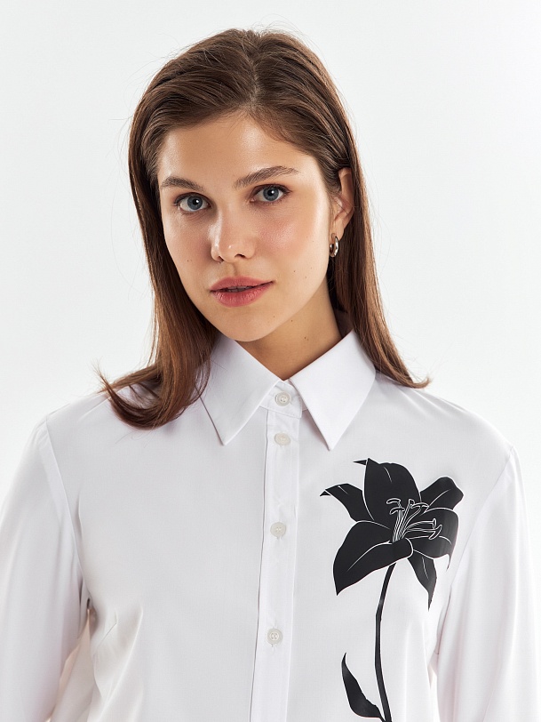 Хлопковая блуза на пуговицах с контрастным принтом