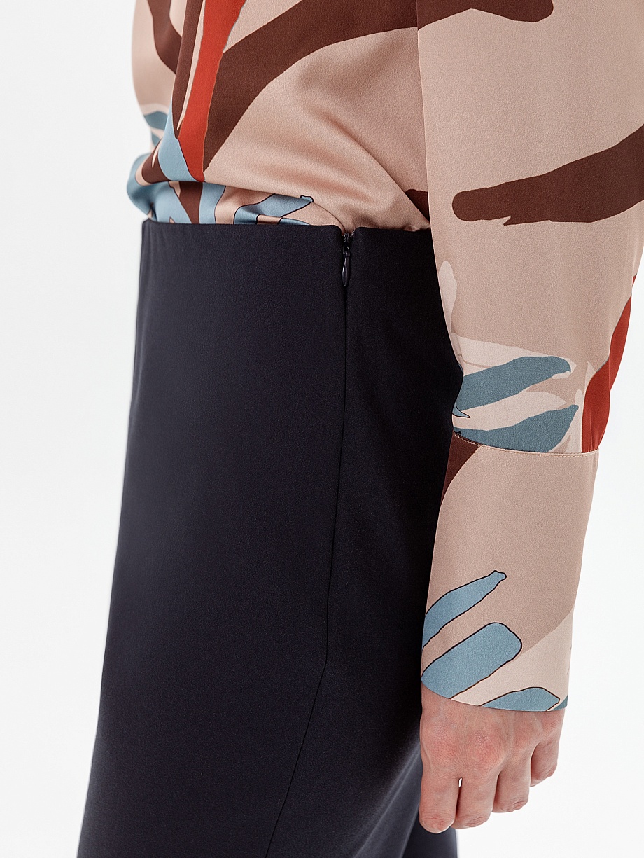 Зауженные брюки на резинке из утепленной костюмной ткани