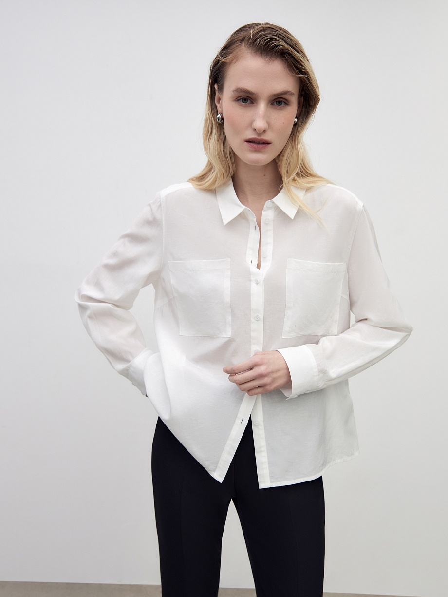 Рубашка из натуральной ткани с накладными карманами