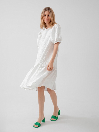 Объёмное платье из фактурной ткани POMPA