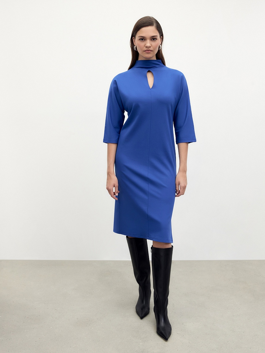 Трикотажное платье-миди в васильковом цвете