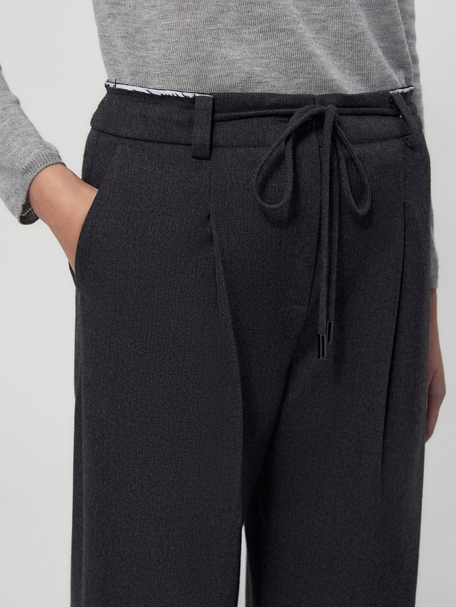 Брюки из костюмной ткани с открытым срезом