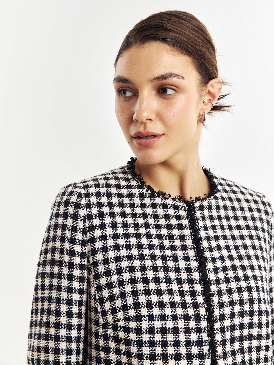 Укороченный жакет из чёрно-белой твидовой ткани