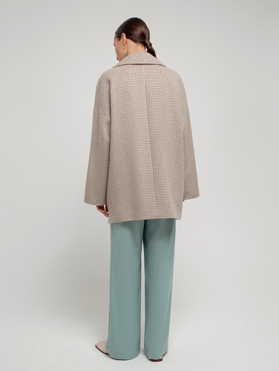 Двубортное укороченное пальто прямого силуэта