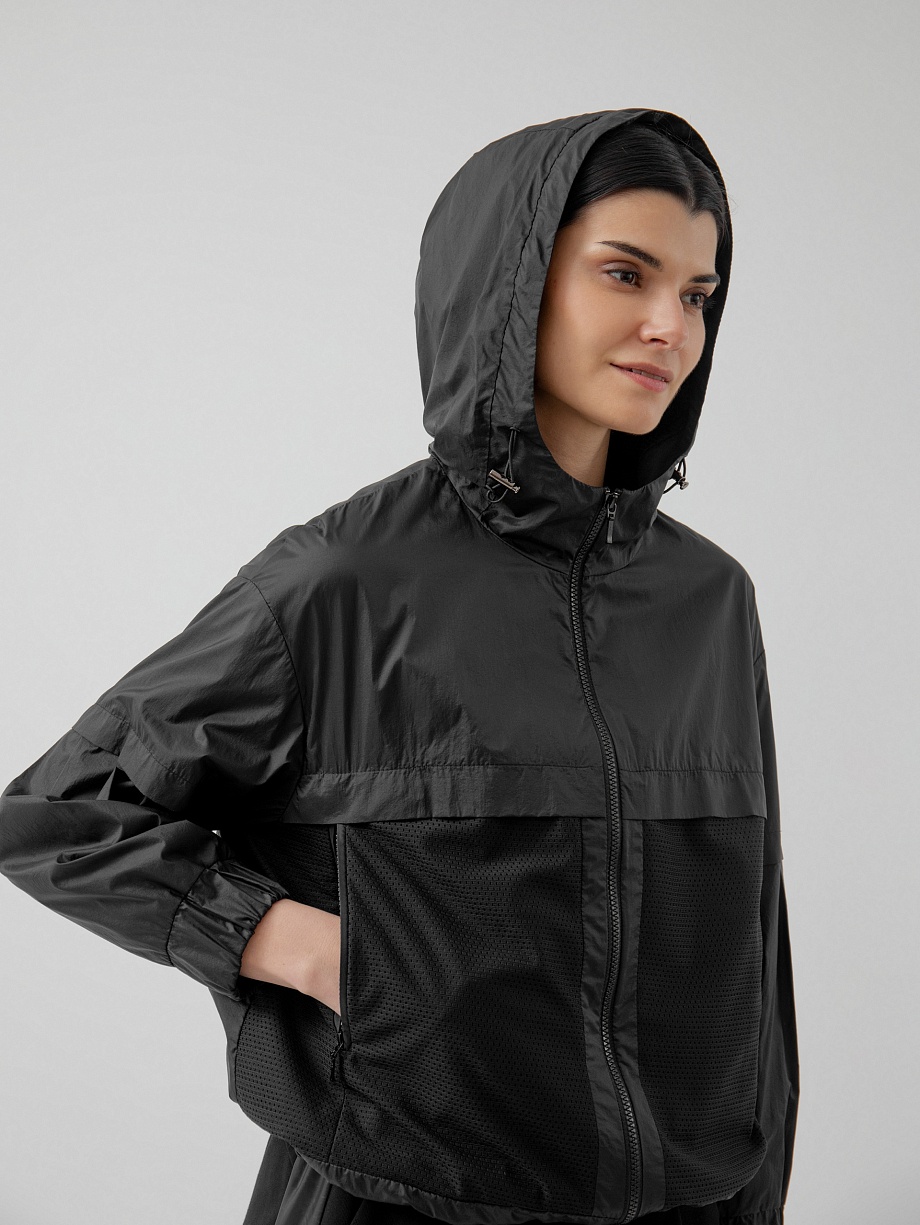 Куртка-ветровка женская с капюшоном