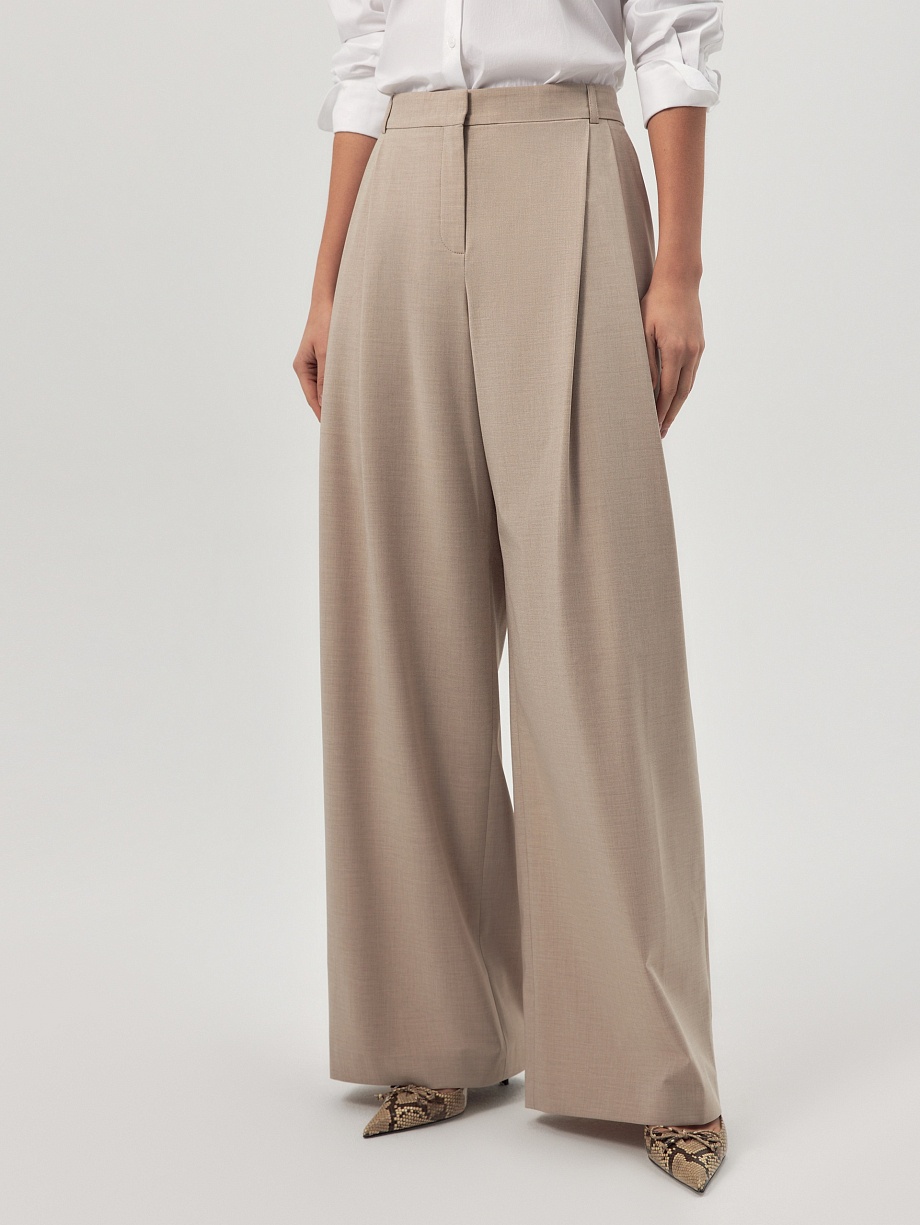 Широкие брюки со складками