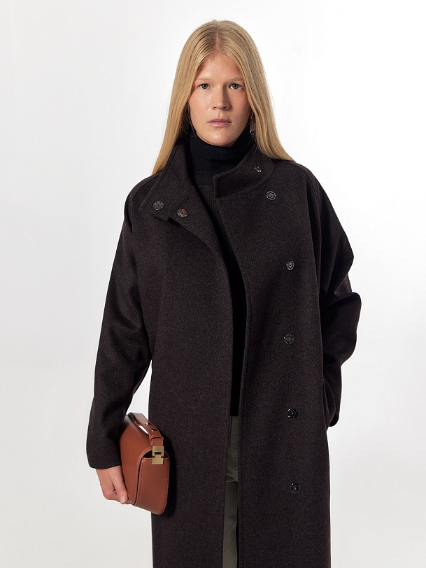 Шерстяное пальто с мембраной и утеплённой спинкой