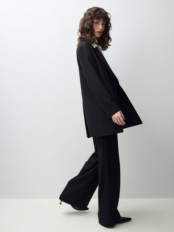 Удлиненный двубортный жакет из костюмной ткани