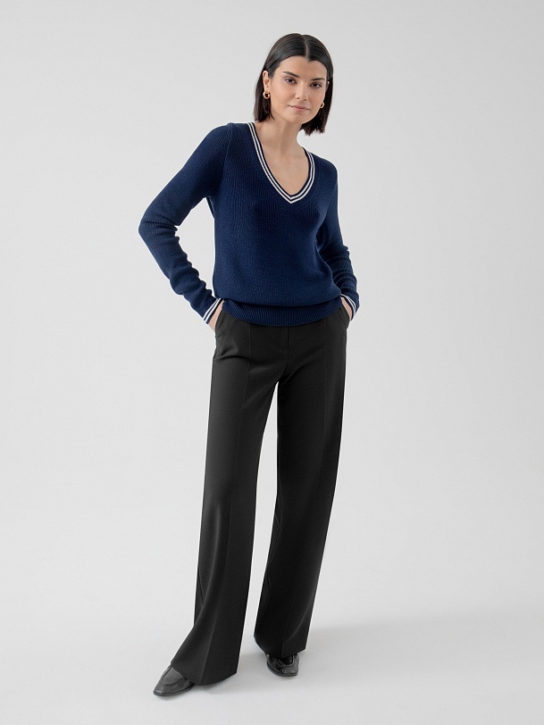 Классический джемпер с V-образным вырезом