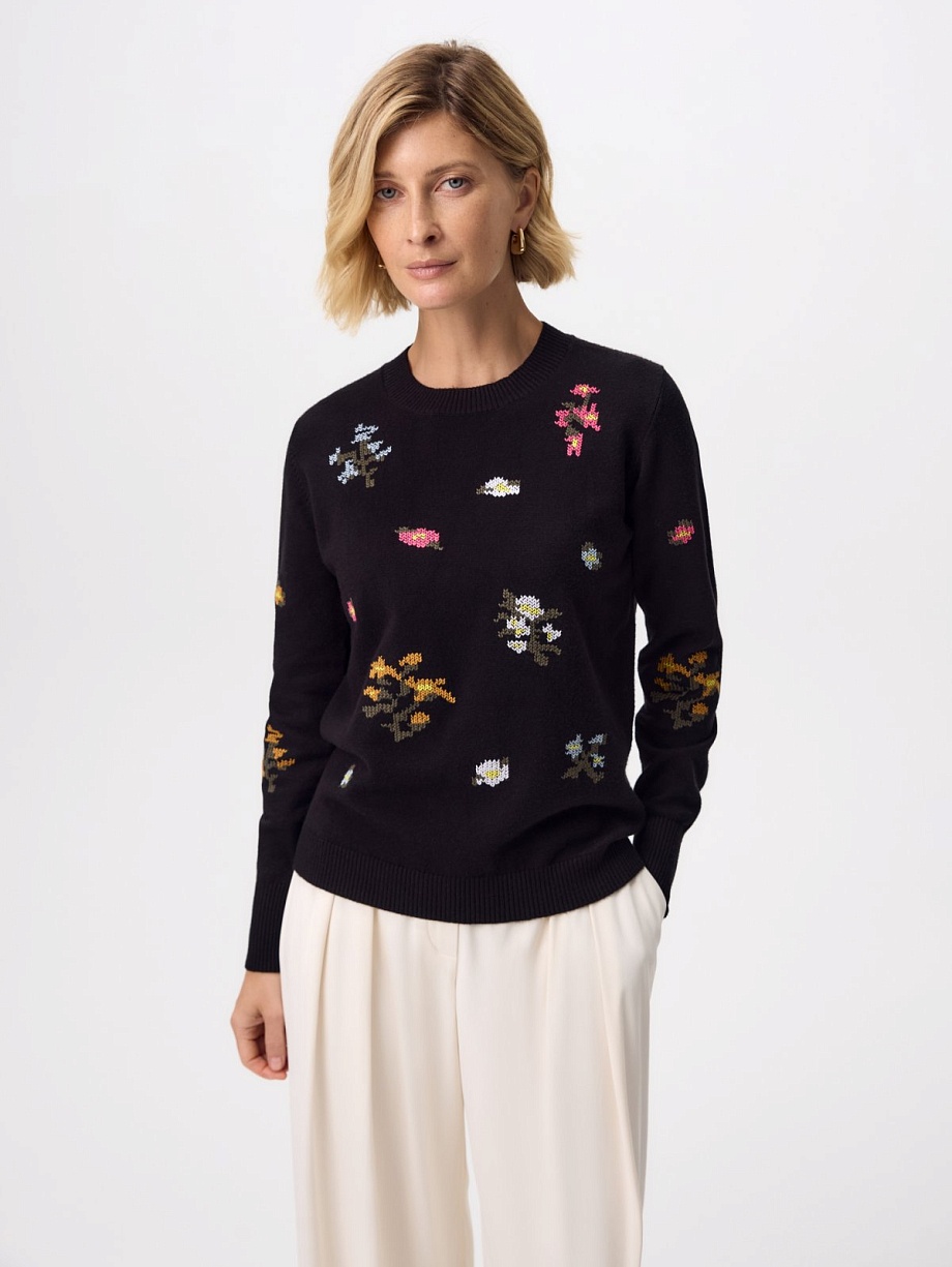 Джемпер с ручной вышивкой