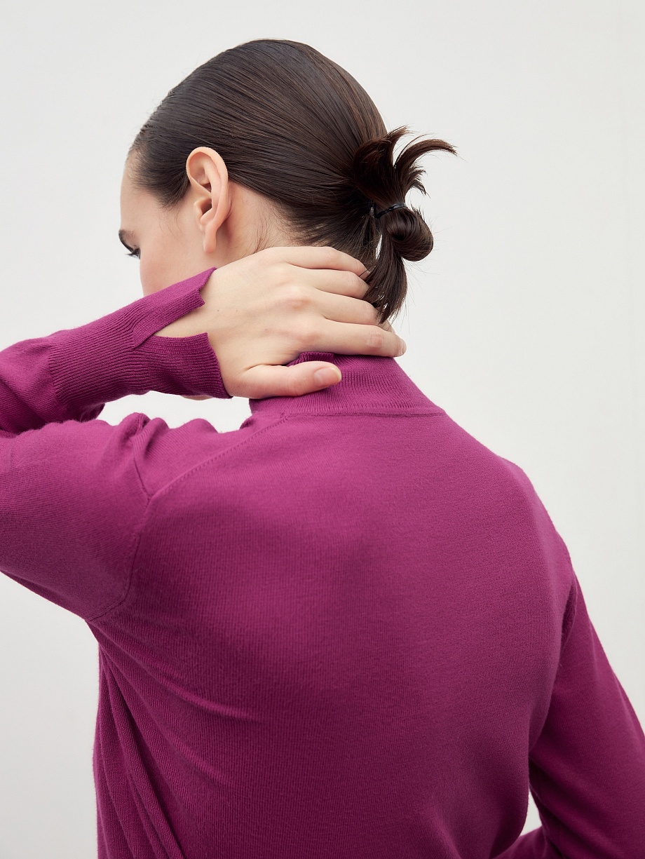 Водолазка с разрезами на рукавах