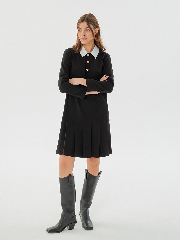 Платье прямого силуэта из костюмной ткани