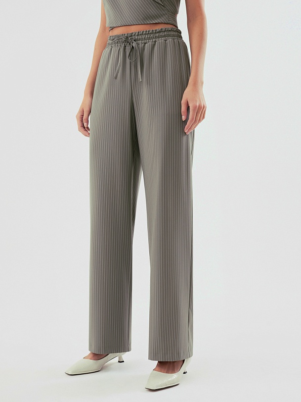 Прямые брюки в полоску на резинке