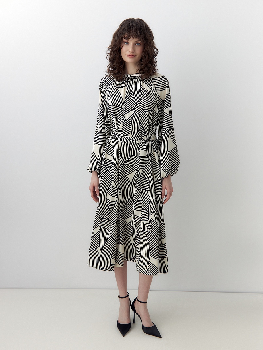 Свободное атласное платье