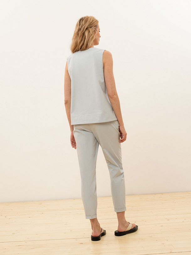 Блузка без рукавов