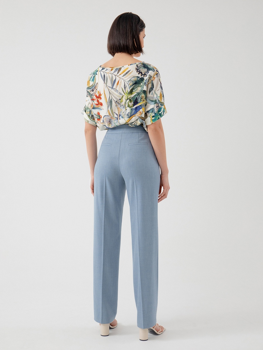 Брюки со стрелками из костюмной ткани в принте ёлочка