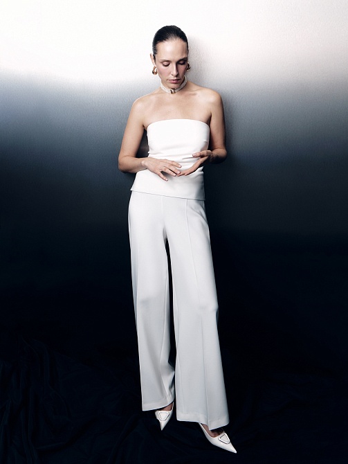 Расклешенные брюки на высокой посадке 