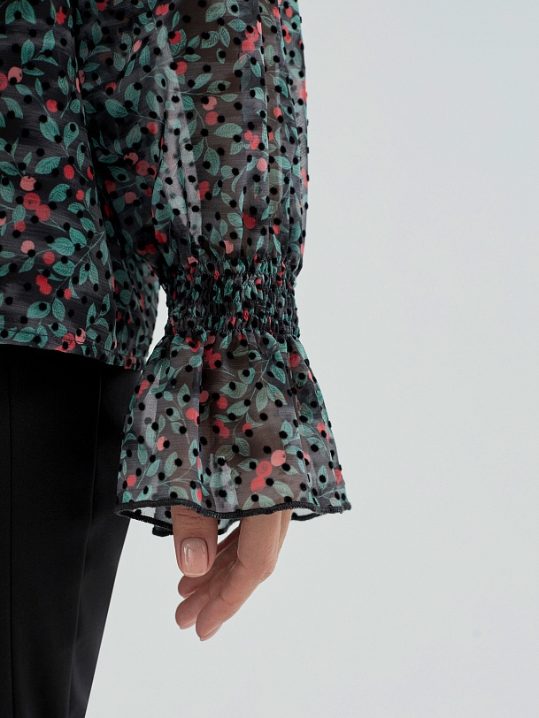 Блуза с растительным принтом