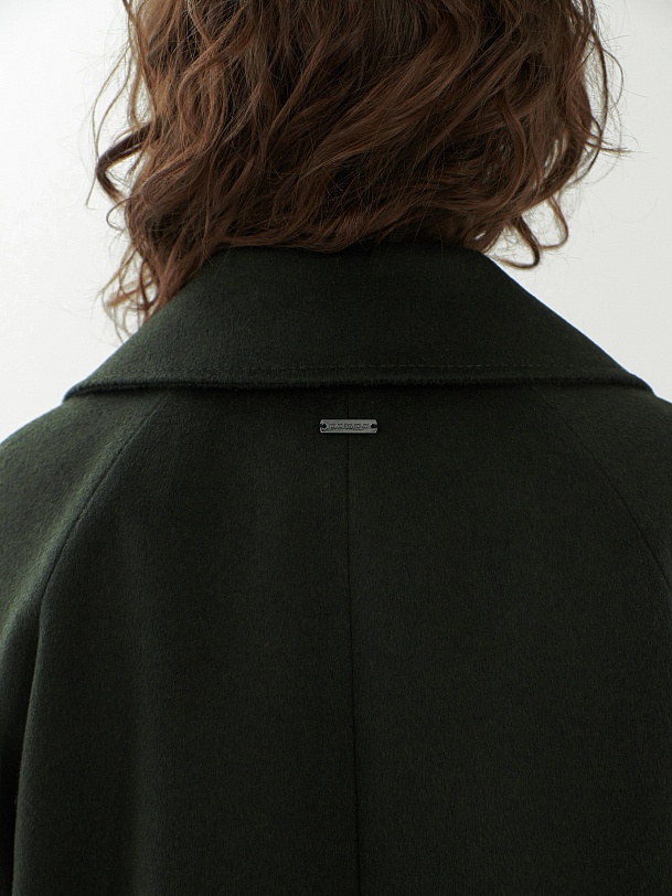 Шерстяное пальто с мембраной и утеплённой спинкой