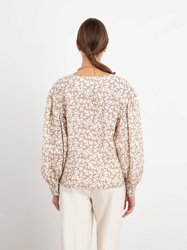 Женственная блузка с длинным рукавом