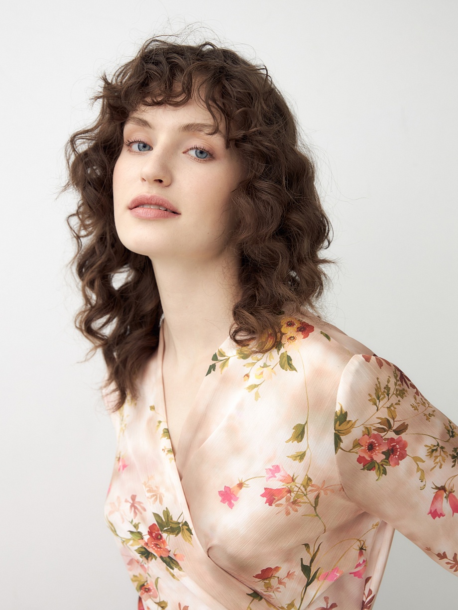 Блуза на запах в цветочном принте