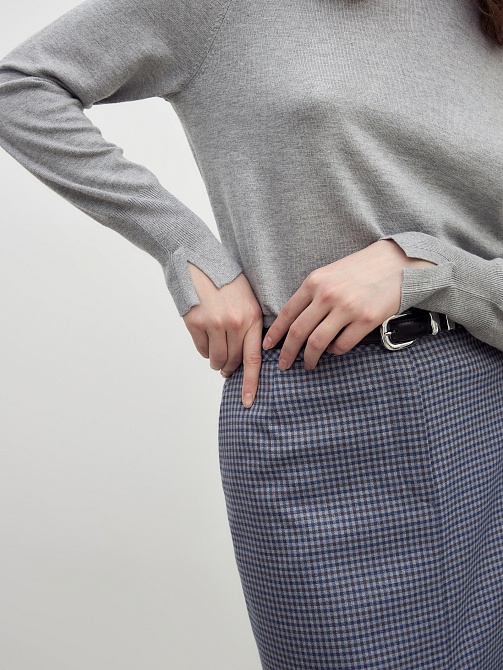 Водолазка с разрезами на рукавах