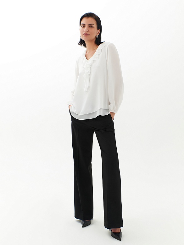 Блуза свободного силуэта с V-образным вырезом и рюшей POMPA арт.1149380me0601