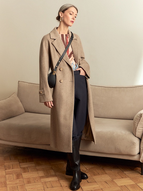 Шерстяное пальто с мембраной и утеплённой спинкой