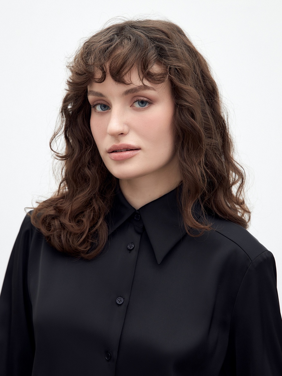 Блуза из атласной ткани с острым воротником