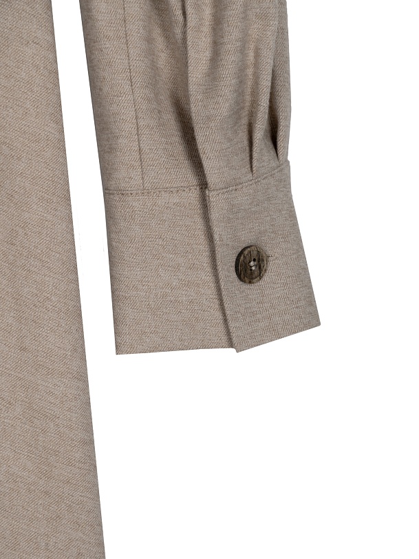 Приталенное платье на запах из костюмной ткани