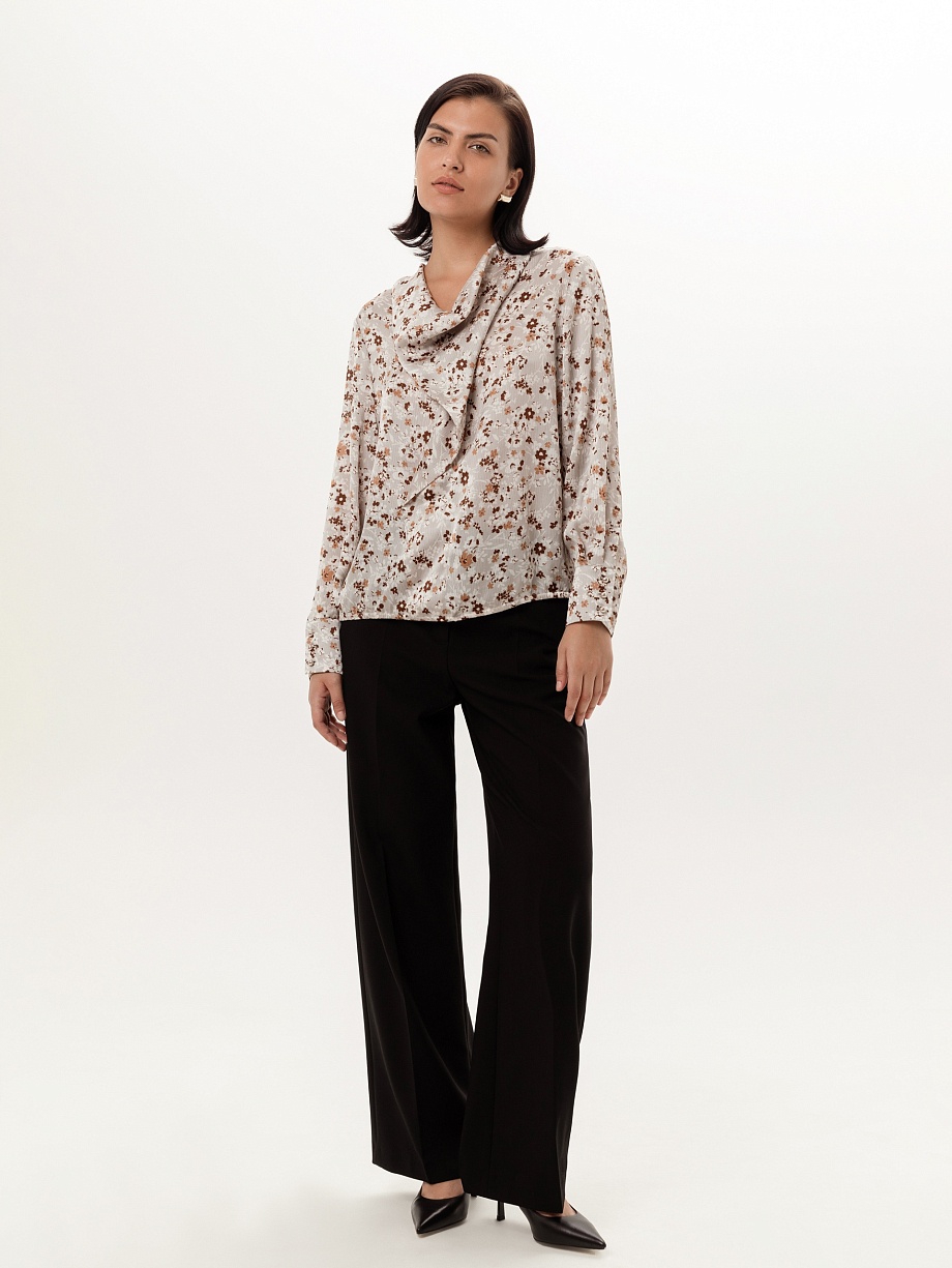 Романтичная блуза с цветочным принтом