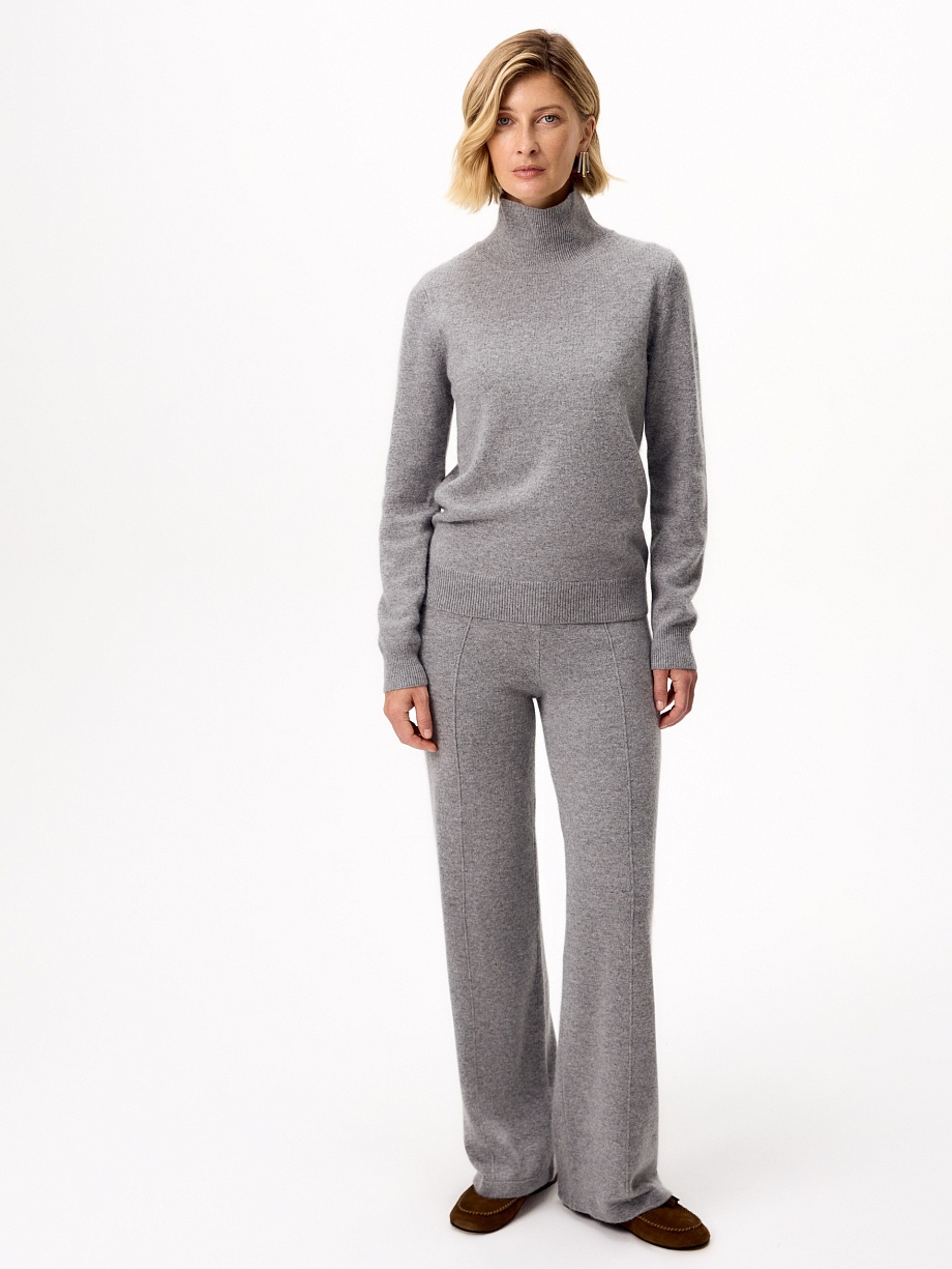 Костюм вязаный из шерсти с ангорой