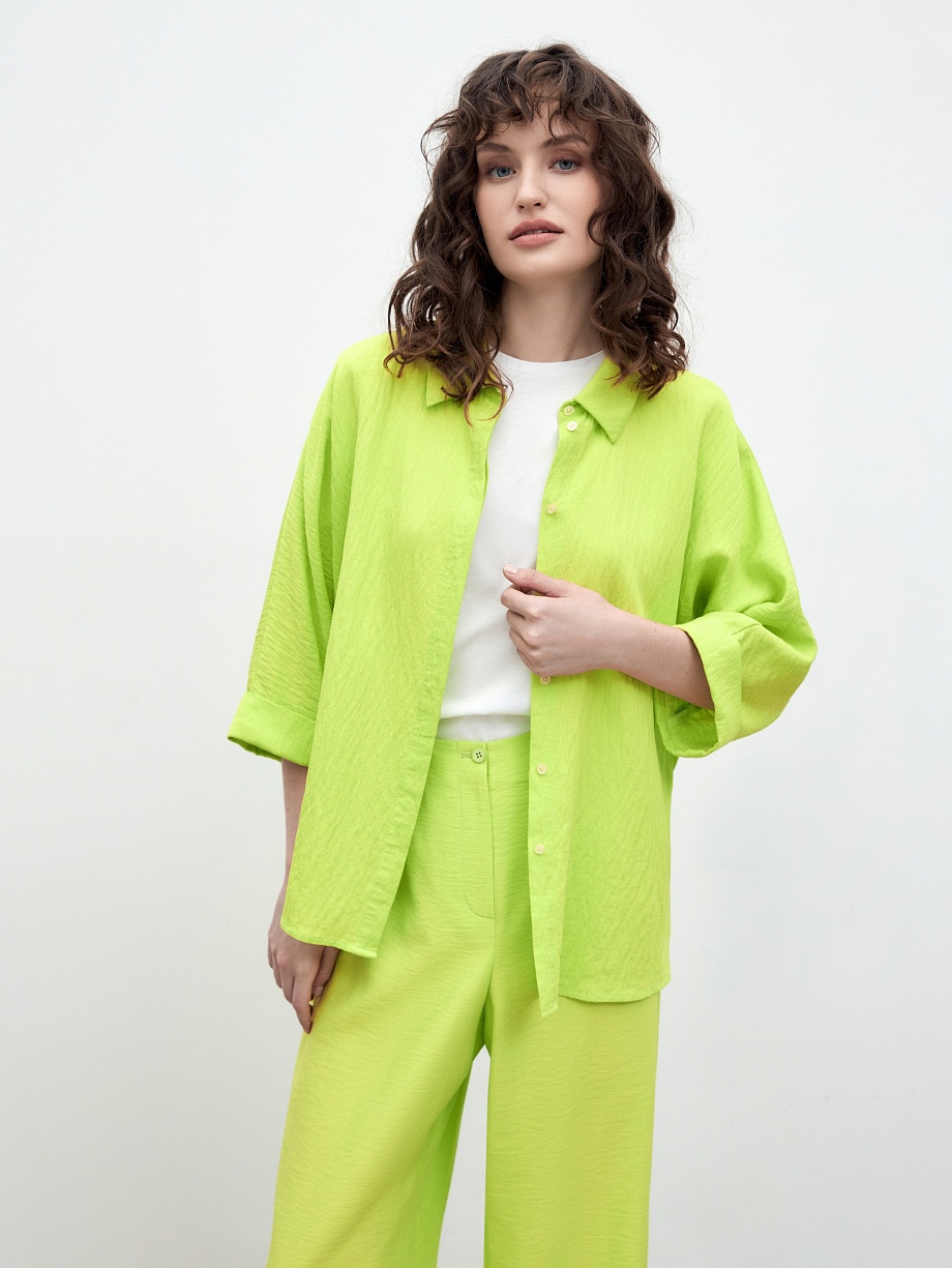 Свободная блузка из вискозы на пуговицах