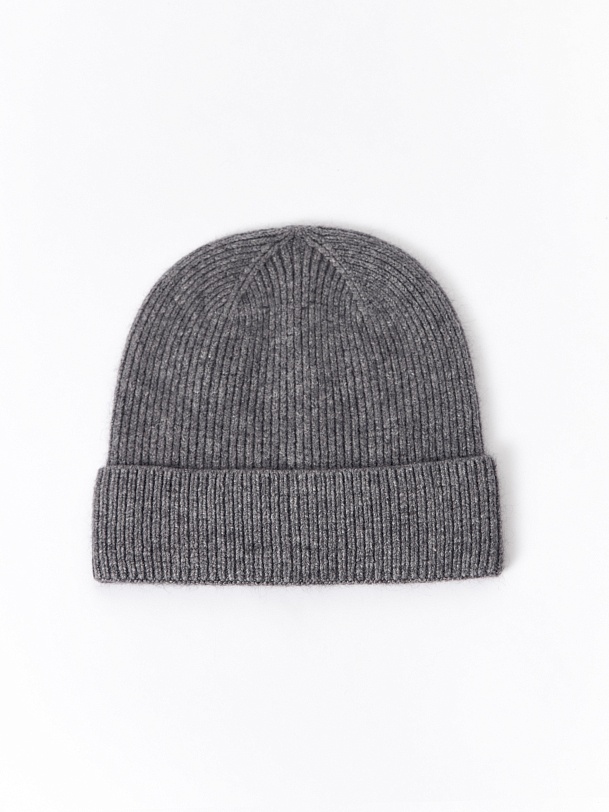 Демисезонная вязаная шапка-бини с ангорой