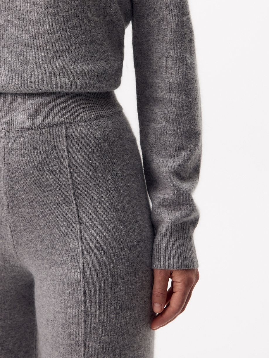 Костюм вязаный из шерсти с ангорой