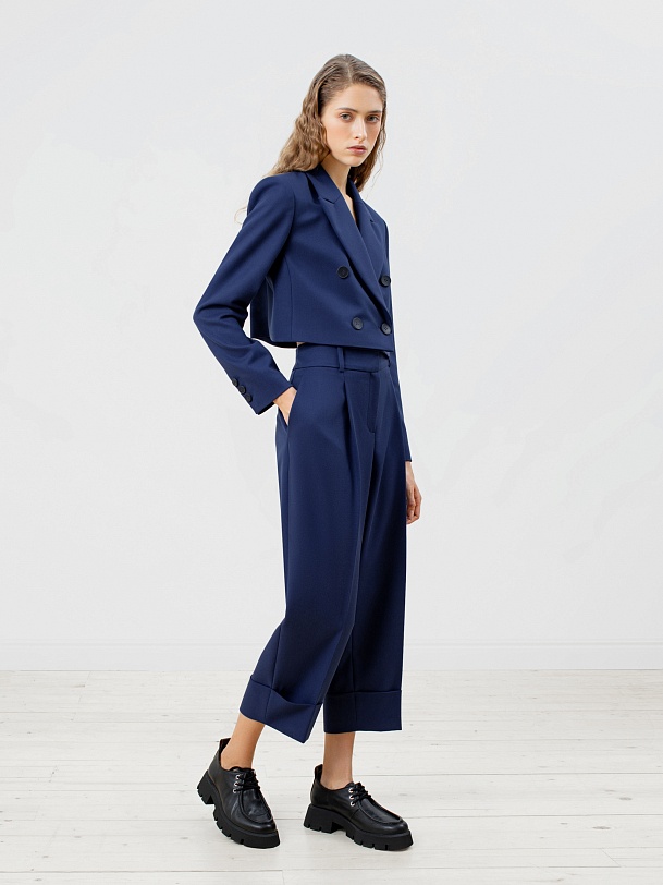 Укороченный двубортный жакет