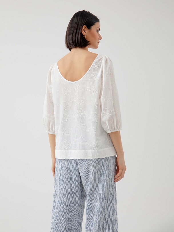 Хлопковая блуза  с объёмными рукавами и открытой спиной