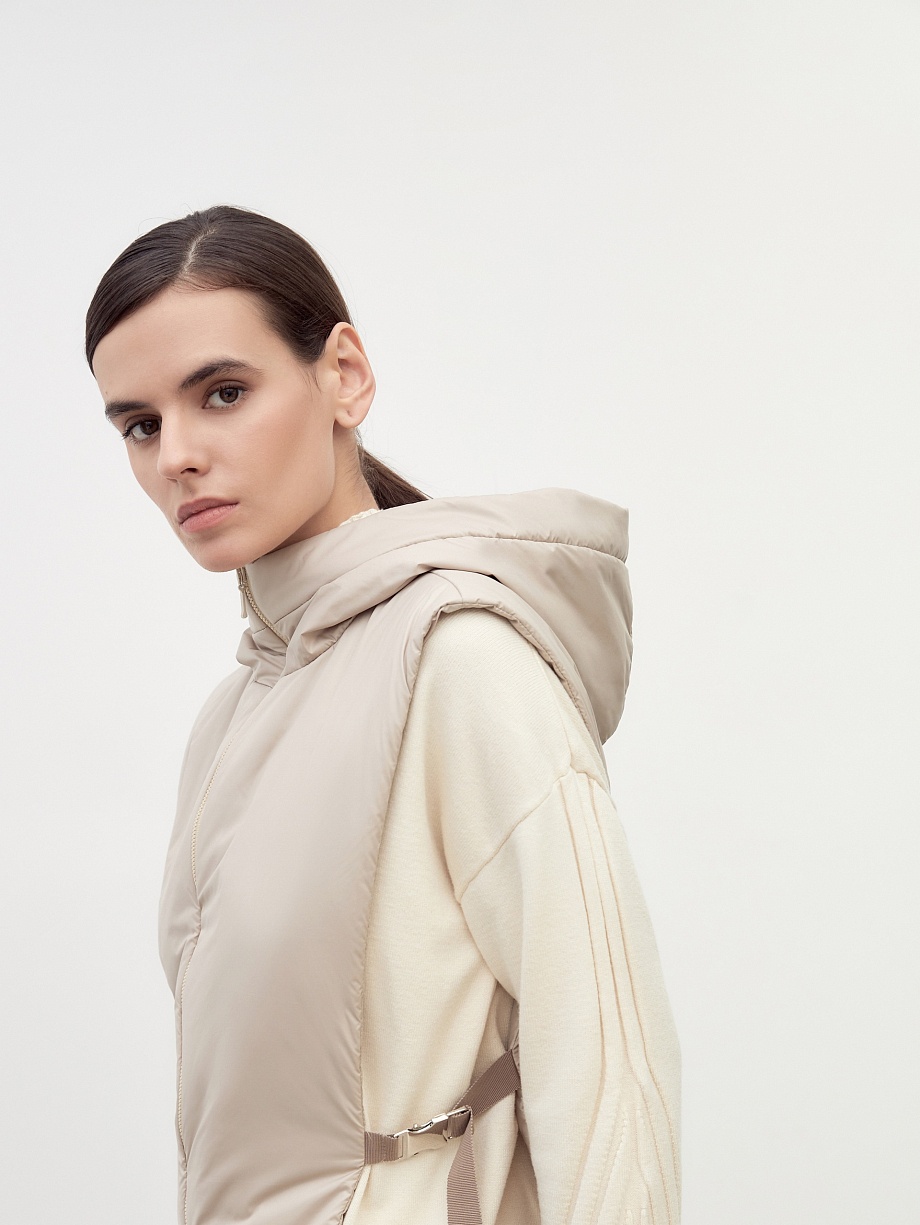 Шерстяное пальто с мембраной и утеплённой спинкой