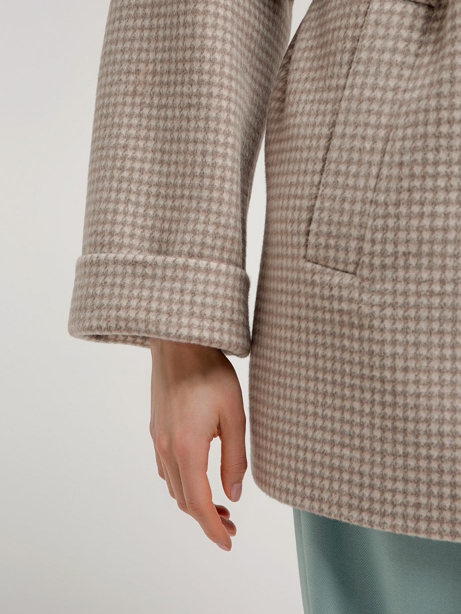 Двубортное укороченное пальто прямого силуэта