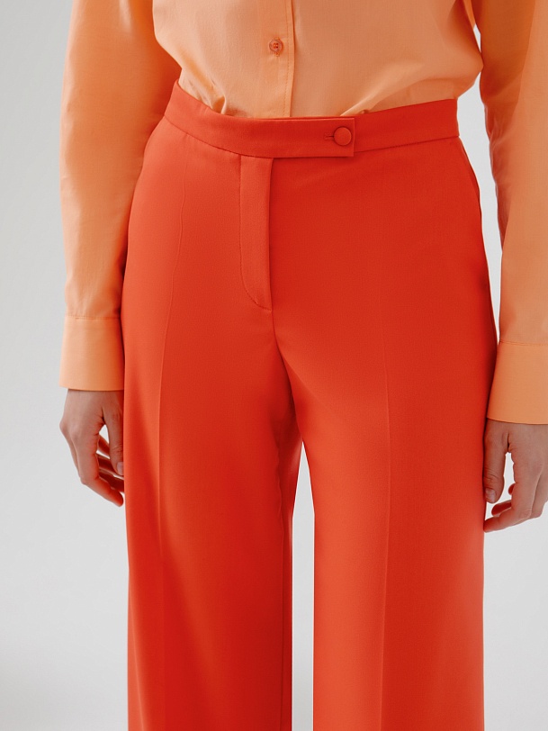Яркие брюки со стрелками на высокой посадке