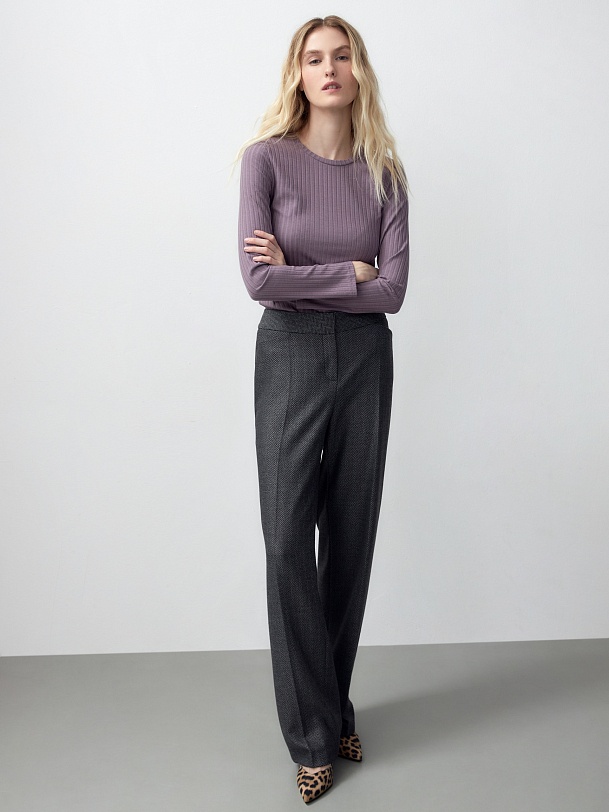 Классические прямые брюки со стрелками из костюмной ткани с принтом "елочка"