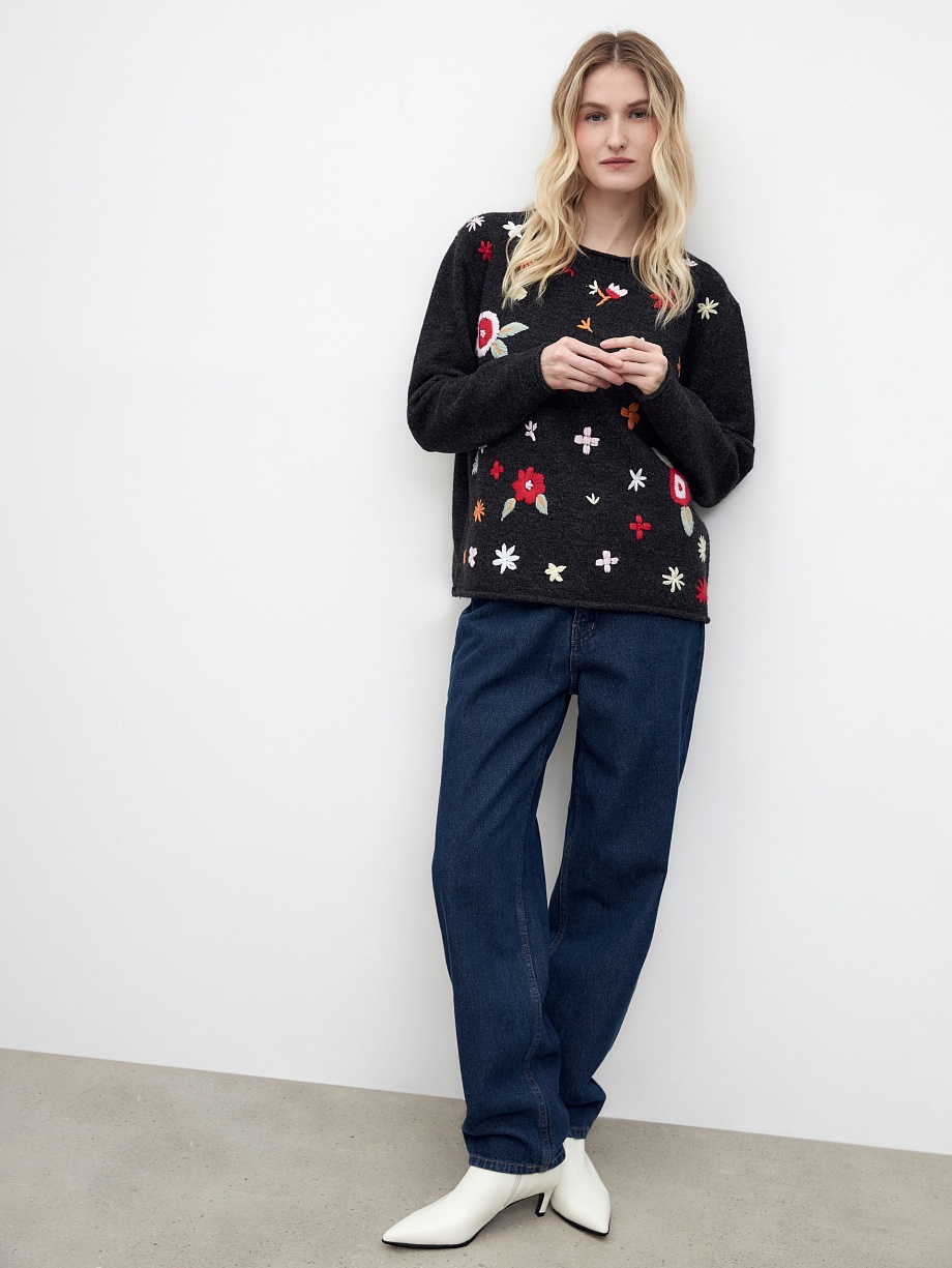 Вязаный джемпер с ручной вышивкой