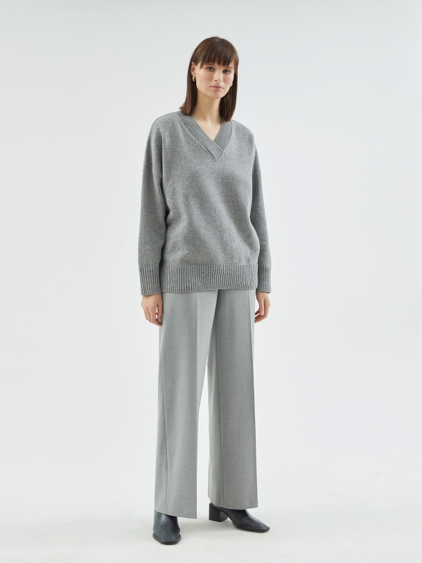 Женский джемпер с V-образным вырезом