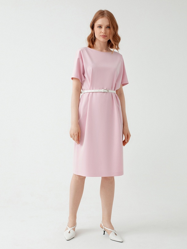 Платье из костюмной ткани с тонким ремнём