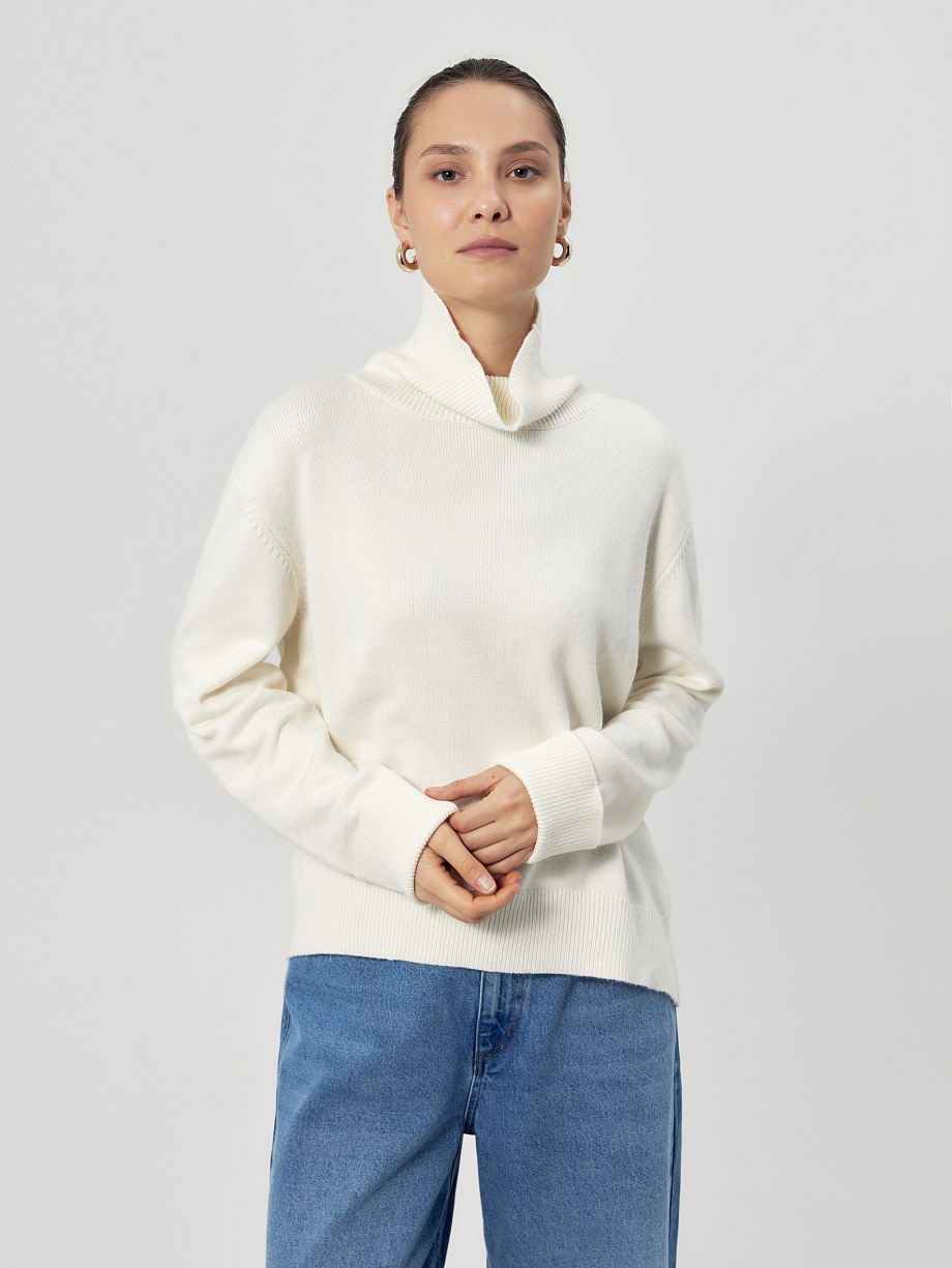 Объемный свитер с шерстью и ангорой