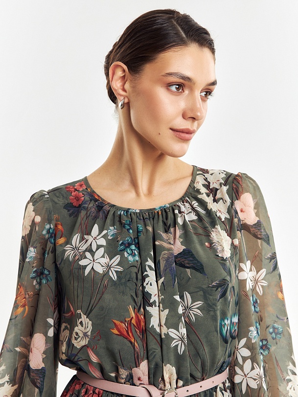 Свободное платье с цветочным принтом