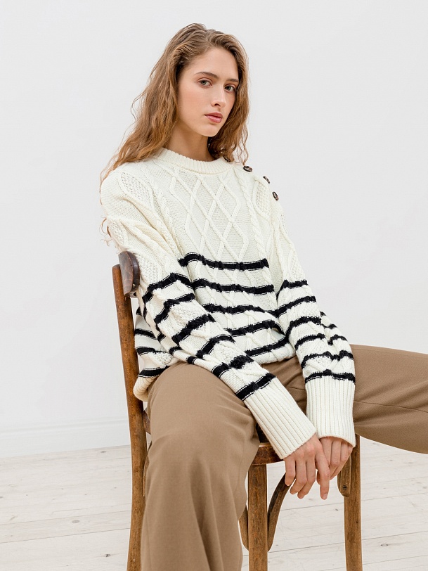 Свободный джемпер из вязаного трикотажа