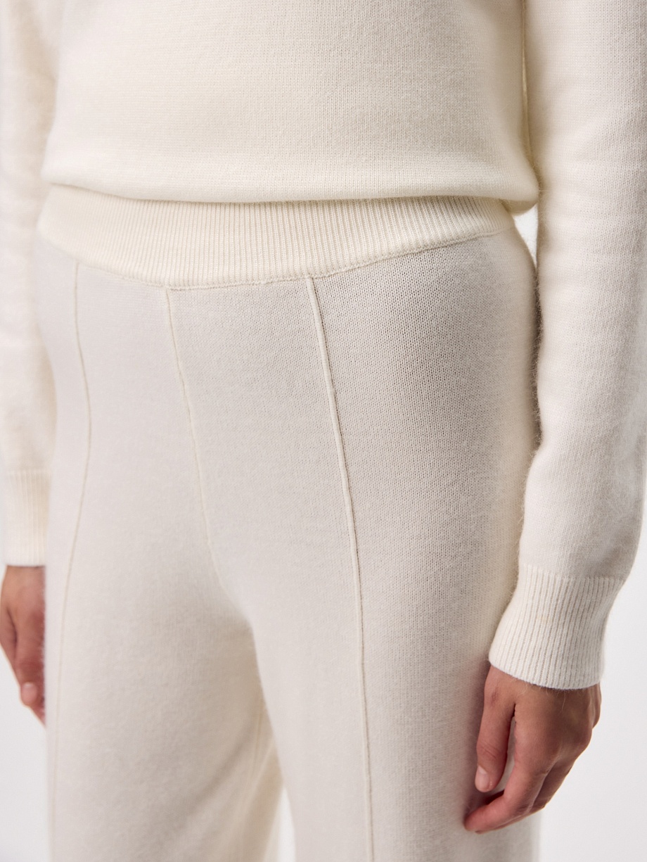 Костюм вязаный из шерсти с ангорой