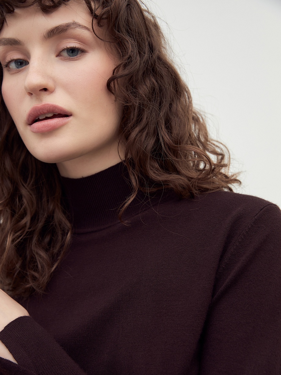 Водолазка с разрезами на рукавах