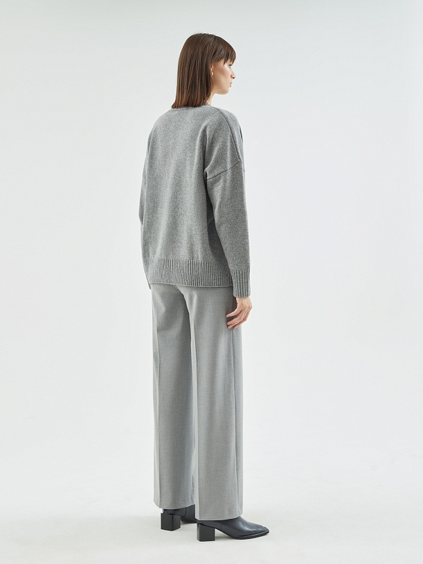 Женский джемпер с V-образным вырезом